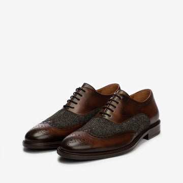 Beck in tweed side profile